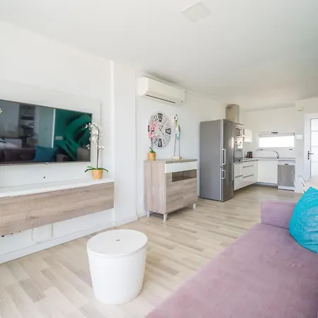 Beyond Amadores 11 *